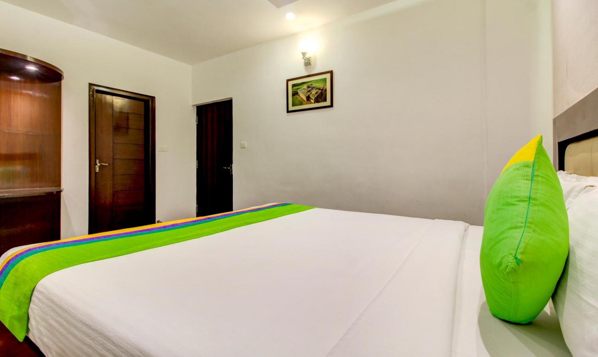 Treebo The Sai Leela Suites R T Nagar Bangalore Extérieur photo